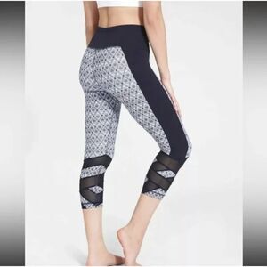 Athleta Mantra Mosaic Capri Leggings Sz Medium Ballet Criss Cross Mesh